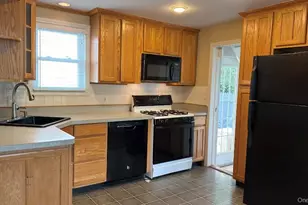 42 Whitney Ave, Syosset, NY 11791 - Photo 21