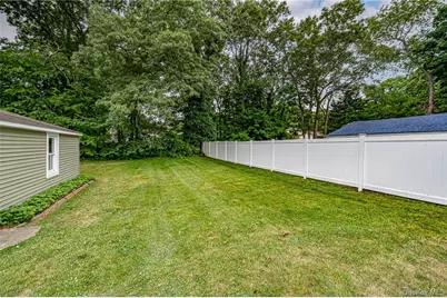 52 Summit Drive, Smithtown, NY 11787 - Photo 23