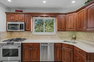 24 Fairview Ln, Orangeburg, NY 10962 - Photo 9