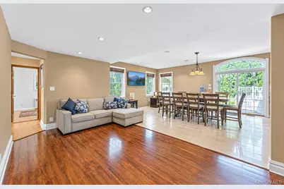 43 North Drive, Westbury, NY 11590 - Photo 17