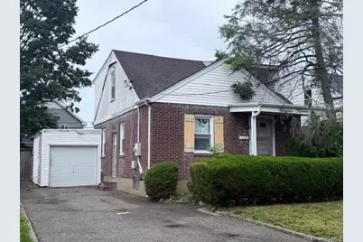 1915 Stewart Avenue, New Hyde Park, NY 11040 - Photo 5