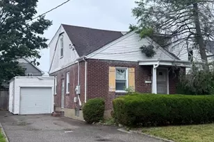 1915 Stewart Ave, New Hyde Park, NY 11040 - Photo 5