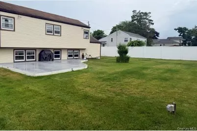 452 N Monroe Avenue, Lindenhurst, NY 11757 - Photo 3