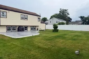 452 N Monroe Ave, Lindenhurst, NY 11757 - Photo 3