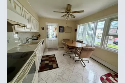 452 N Monroe Avenue, Lindenhurst, NY 11757 - Photo 9