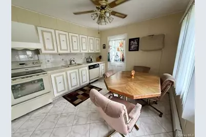 452 N Monroe Avenue, Lindenhurst, NY 11757 - Photo 7