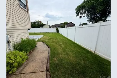 452 N Monroe Avenue, Lindenhurst, NY 11757 - Photo 5