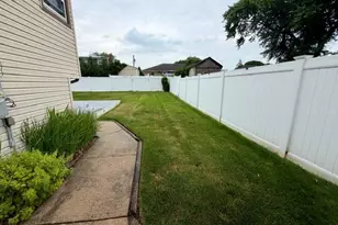 452 N Monroe Ave, Lindenhurst, NY 11757 - Photo 5