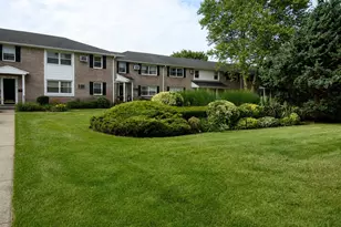 268-37 82nd Ave, New Hyde Park, NY 11040 - Photo 3