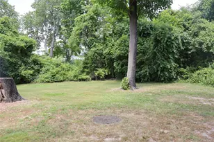 301 Foster Ave, Sayville, NY 11782 - Photo 19