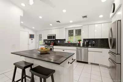 355 Bread and Cheese Hollow Road, Northport, NY 11768 - Photo 9