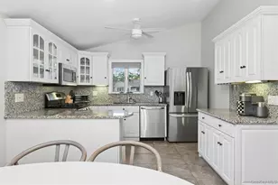 41 Homewood Dr, Hampton Bays, NY 11946 - Photo 5
