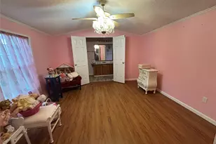 1661 Old Country Rd, Riverhead, NY 11901 - Photo 21