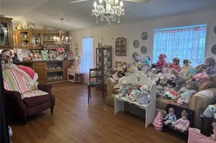 1661 Old Country Rd, Riverhead, NY 11901 - Photo 5