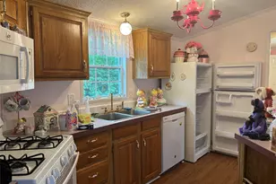 1661 Old Country Rd, Riverhead, NY 11901 - Photo 15