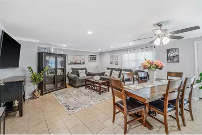 395 N Putnam Avenue, Lindenhurst, NY 11757 - Photo 23