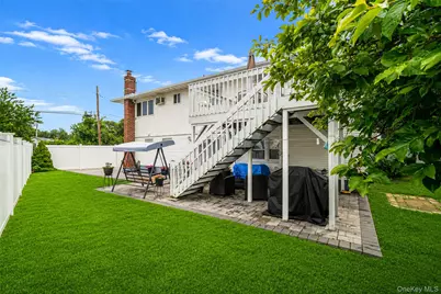 395 N Putnam Avenue, Lindenhurst, NY 11757 - Photo 19