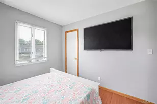 395 N Putnam Ave, Lindenhurst, NY 11757 - Photo 13