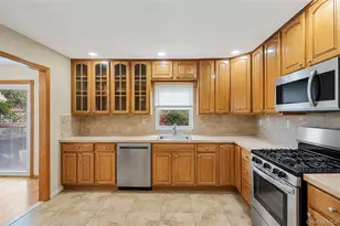 395 N Putnam Ave, Lindenhurst, NY 11757 - Photo 7