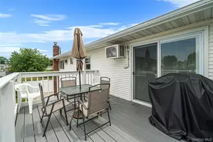 395 N Putnam Ave, Lindenhurst, NY 11757 - Photo 17