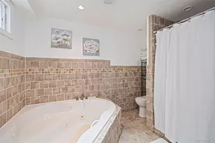 395 N Putnam Ave, Lindenhurst, NY 11757 - Photo 27