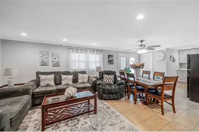 395 N Putnam Avenue, Lindenhurst, NY 11757 - Photo 21