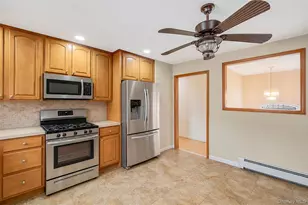 395 N Putnam Ave, Lindenhurst, NY 11757 - Photo 9