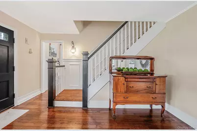 107 Jefferson Street, East Islip, NY 11730 - Photo 9