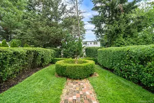 107 Jefferson St, East Islip, NY 11730 - Photo 35