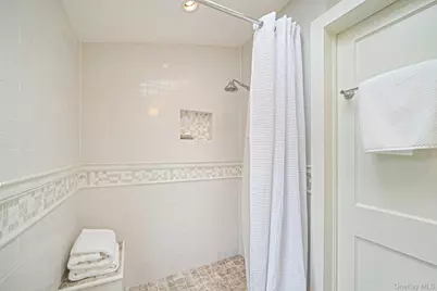 107 Jefferson Street, East Islip, NY 11730 - Photo 25