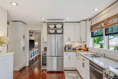 107 Jefferson Street, East Islip, NY 11730 - Photo 15