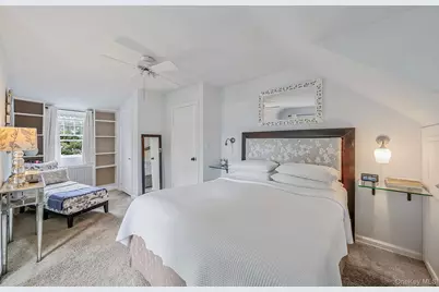 107 Jefferson Street, East Islip, NY 11730 - Photo 21