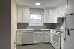 7 Locust Ave, Babylon, NY 11702 - Photo 3