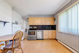 26 Berry Ln, Hicksville, NY 11801 - Photo 3