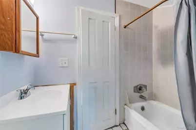 26 Berry Lane, Hicksville, NY 11801 - Photo 19