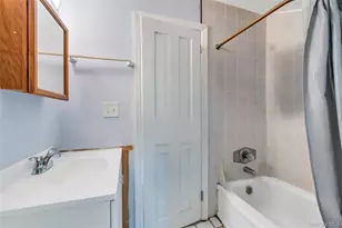 26 Berry Ln, Hicksville, NY 11801 - Photo 19