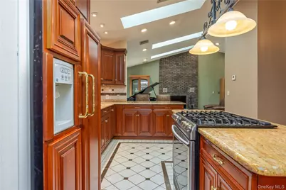 268 W Central Avenue, Pearl River, NY 10965 - Photo 7