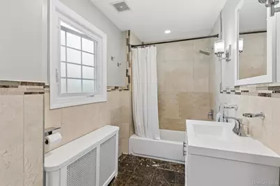20 Beverly Parkway, Freeport, NY 11520 - Photo 11
