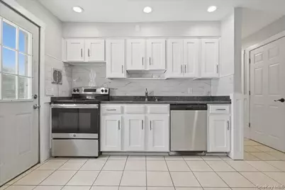 258 Marguerite Avenue, Floral Park, NY 11001 - Photo 13