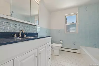 258 Marguerite Avenue, Floral Park, NY 11001 - Photo 31