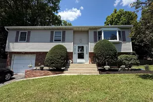 7 Twin Ct, Pearl River, NY 10965 - Photo 11