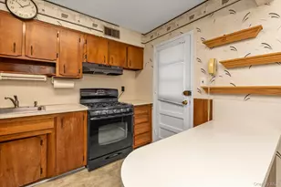 281 Wheeler Ave, Valley Stream, NY 11580 - Photo 9