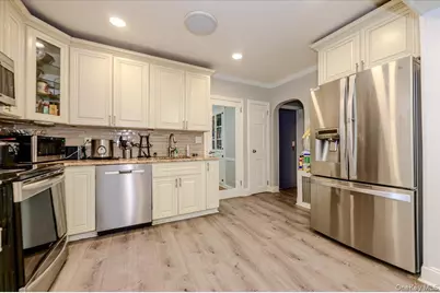 295 Maryland Avenue, Freeport, NY 11520 - Photo 9