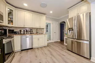 295 Maryland Ave, Freeport, NY 11520 - Photo 9