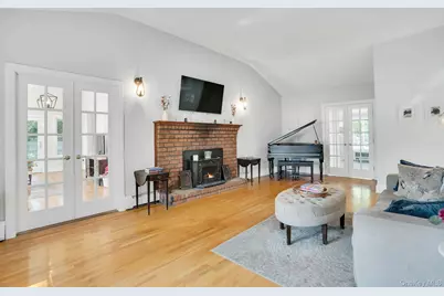 30 Sarina Drive, Commack, NY 11725 - Photo 3