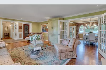 257 Shadybrook Lane, West Islip, NY 11795 - Photo 11