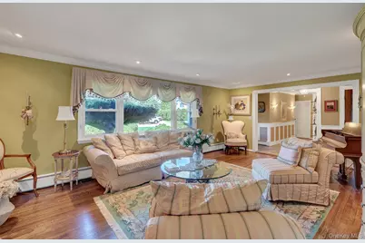 257 Shadybrook Lane, West Islip, NY 11795 - Photo 13