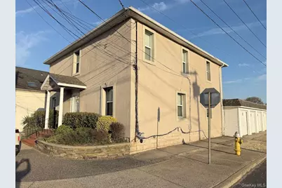 236 W Montauk Highway W #1E, Lindenhurst, NY 11757 - Photo 1