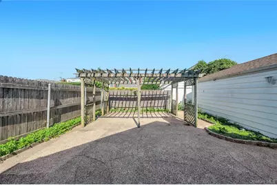 374 Rockaway Parkway, Valley Stream, NY 11580 - Photo 29