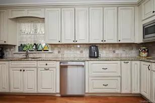 636 Sierra Vista Ln, Valley Cottage, NY 10989 - Photo 11